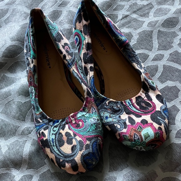 Comfortview Multicolor Patterned Flats - Picture 9 of 11